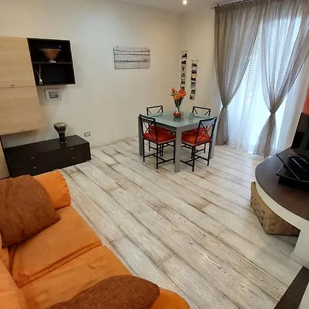 Laghetto Apartment *