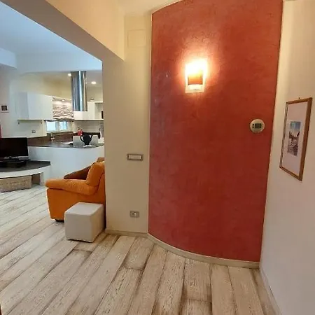 Laghetto Apartment *